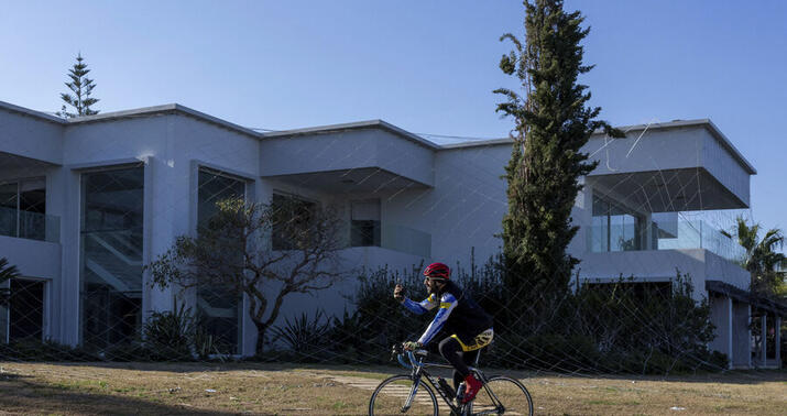 Müxaliflər Əsədin daha bir malikanəsinə girdilər