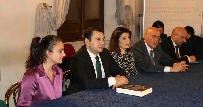 Mədəniyyət naziri Santa Çeçiliya Konservatoriyasının rektoru ilə görüşdü -