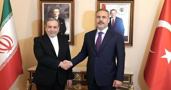 Abbas Əraqçi Hakan Fidanla Suriyanı müzakirə etdi