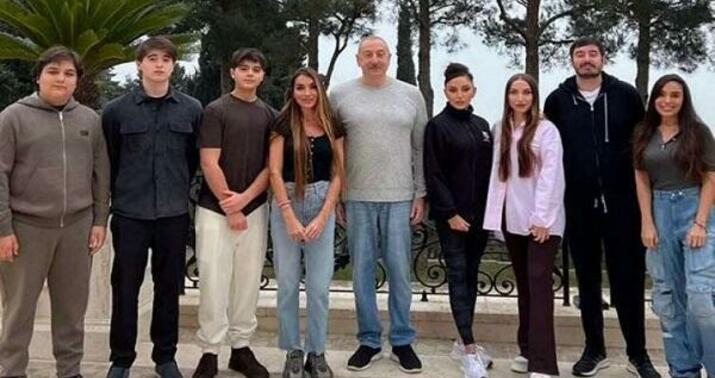 Leyla Əliyeva Prezidentin ailə fotosunu paylaşdı