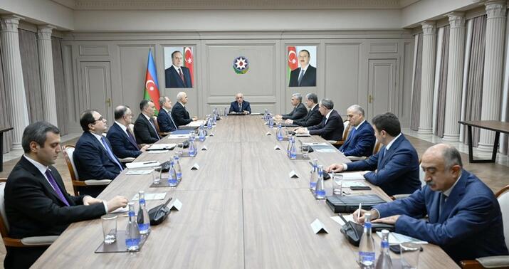 Təyyarə qəzası ilə bağlı yaradılmış Dövlət Komissiyasının iclası keçirildi