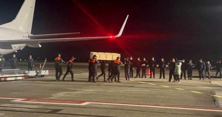 Qəzada həlak olan 3 ekipaj üzvü və 21 sərnişinin cənazələri Bakıya gətirildi -