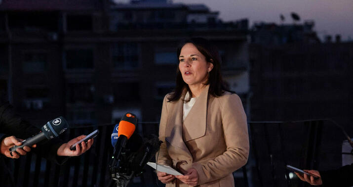 Annalena Berbok: "Suriyaya düşən kimi mənə dedilər ki, əlini sıxmayacaqlar"
