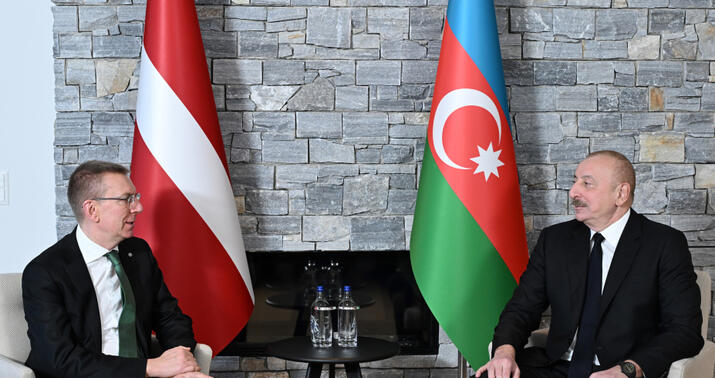 Prezident İlham Əliyev Davosda Latviya Prezidenti ilə görüşdü