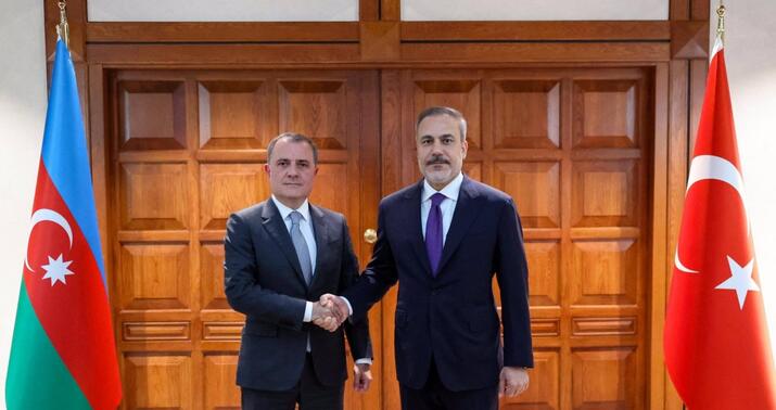 Ceyhun Bayramov türkiyəli həmkarına zəng etdi