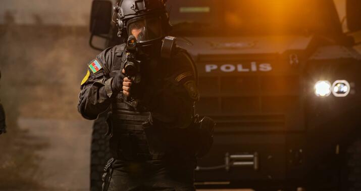 Bakıda narkotik alverçisi polislərə silahlı müqavimət göstərdi - Zərərsizləşdirildi