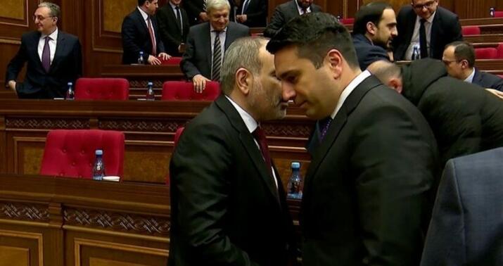 İrəvanda sərt müzakirə: