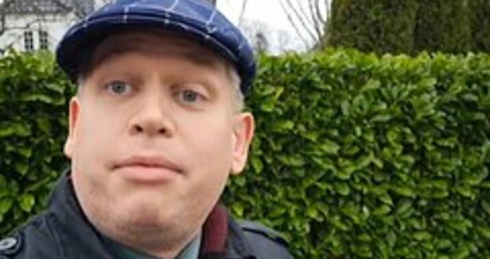 Danimarkalı siyasətçi Türkiyə səfirliyi önündə Quranı yandırdı