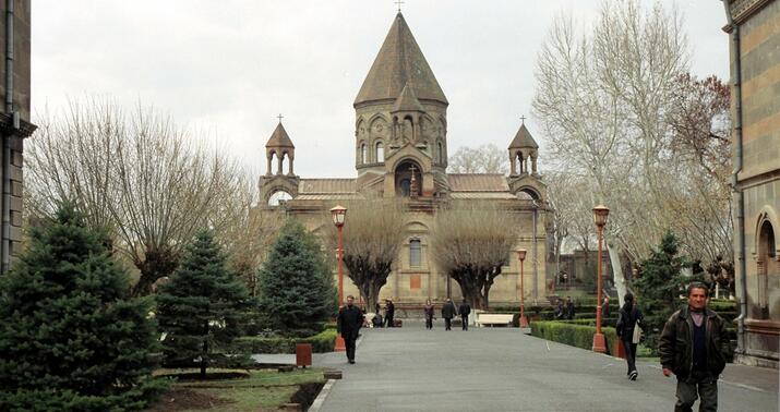 Üçkilsədə “bayraq” təxribatı -