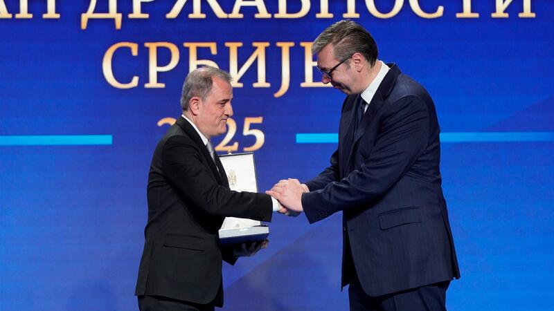 Aleksandar Vuçiç Ceyhun Bayramovu təltif etdi -