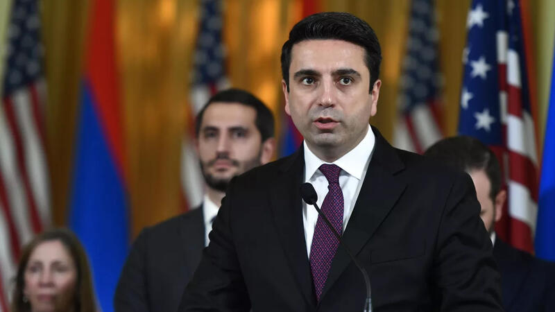 Simonyan Köçəryanı Zaxarovaya bənzətdi –