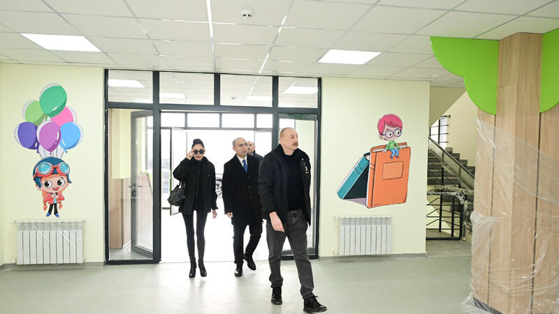 Prezident Ağdamda 1 nömrəli körpələr evi-uşaq bağçasında aparılan tikinti işləri ilə tanış oldu -