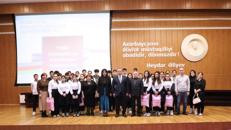 Suraxanı RİH başçısı Adil Əliyev gənclərlə görüşdü -