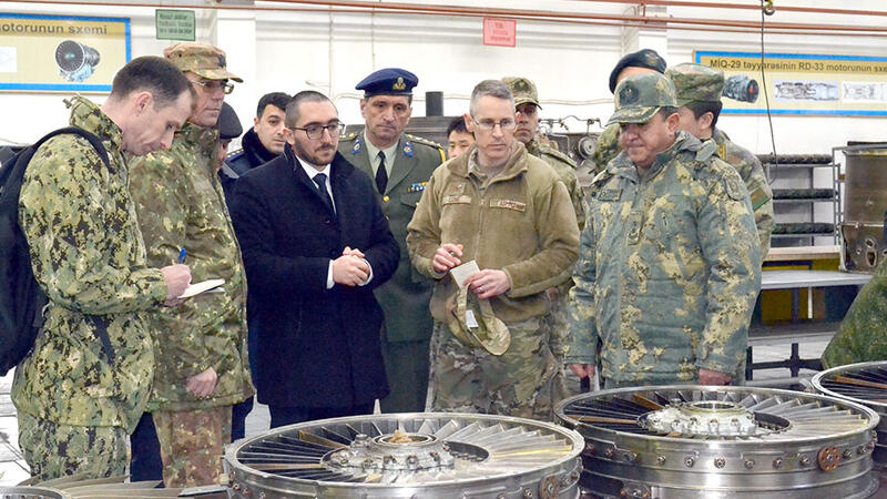 Hərbi attaşelər Aviasiya Təmir Zavodunda oldular -