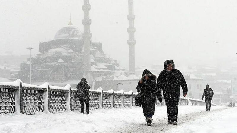 İstanbulda güclü qar səbəbindən gəmi ilə səfərlər ləğv edildi