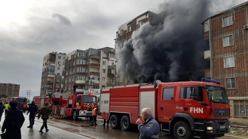 Bakıda binada yanğın -