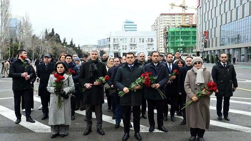 Mədəniyyət Nazirliyinin kollektivi Xocalı soyqırımı qurbanlarının xatirəsini yad etdi -