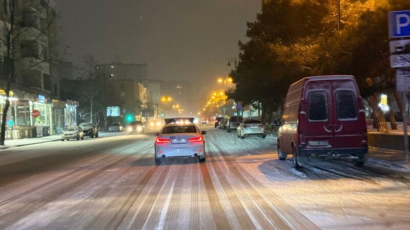 Hava şəraiti ilə əlaqədar polis gücləndirilmiş rejimdə işləyir -