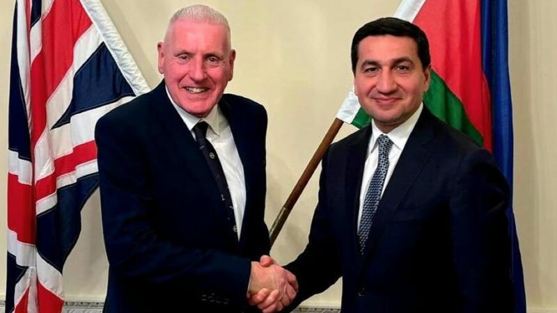 Hikmət Hacıyev Britaniya Müdafiə Nazirliyində görüş keçirdi