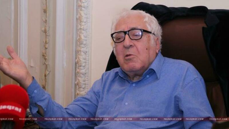 Xalq yazıçısı Anar: Zərdabinin heykəli orada restoranın qapıçısı kimi görünür