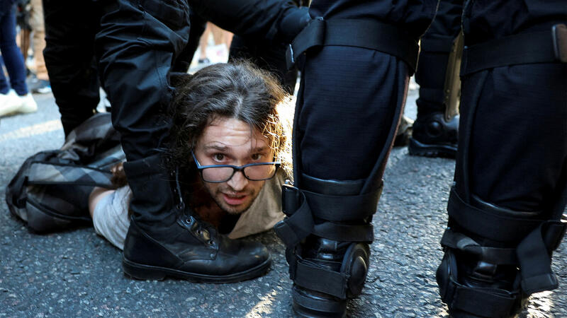 Argentinada iğtişaş: 15 polis yaralandı, 150 nəfər həbs edildi