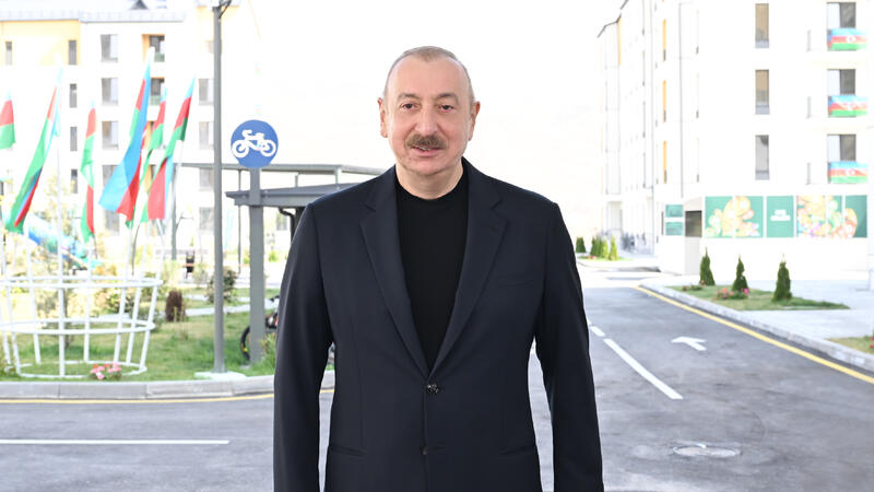 İlham Əliyev: “Tanklar Bakıdadır, çayı da içirlər”