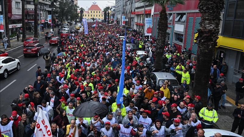 İzmirdə toplaşmaq və nümayiş keçirmək qadağan edildi