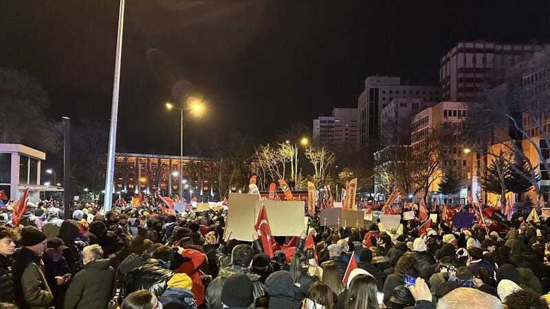 Türkiyədəki aksiyalarda 1100-dən çox etirazçı saxlanıldı - 123 polis yaralandı