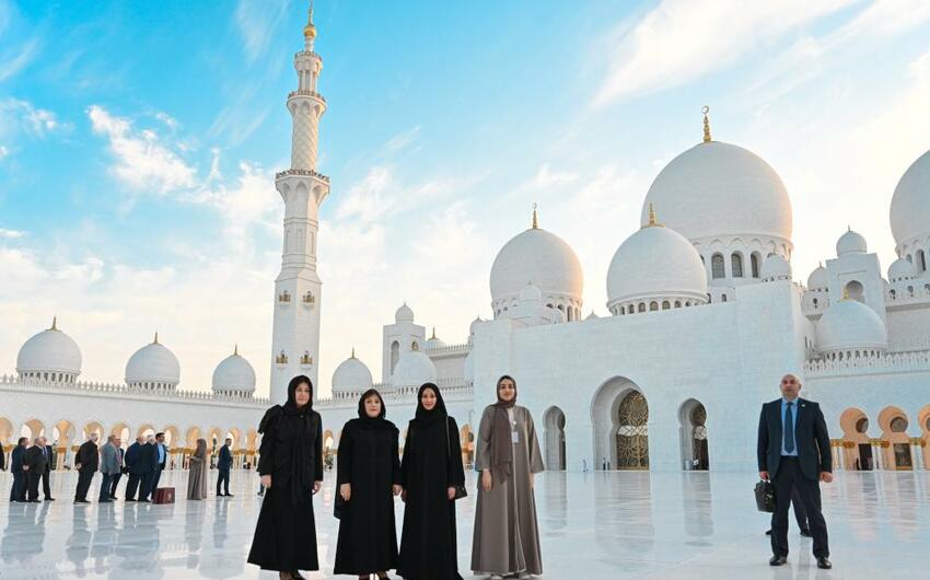 Parlament nümayəndə heyəti Əbu-Dabidə Şeyx Zayed məscid kompleksi ilə tanış oldu