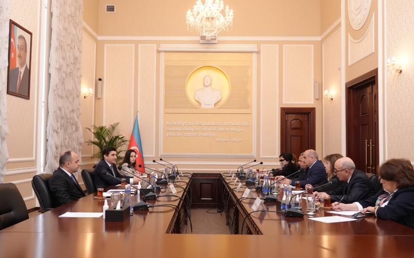 Ədliyyə naziri İctimai şuranın üzvləri ilə görüşdü