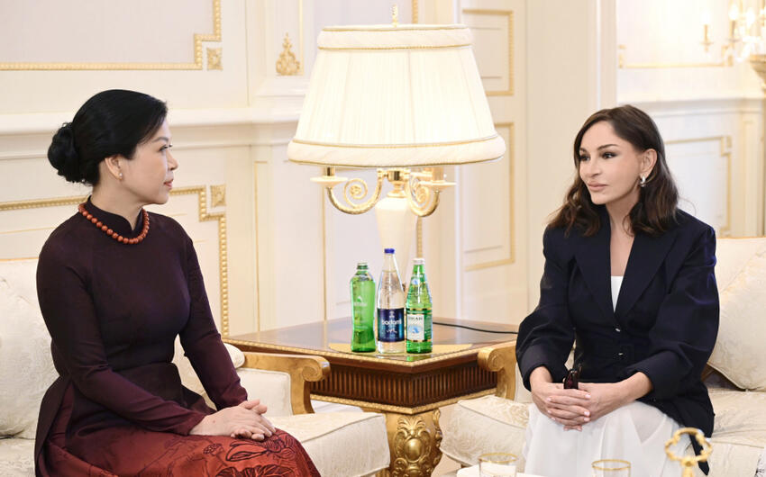 Mehriban Əliyeva No Fon Li ilə görüşdü -