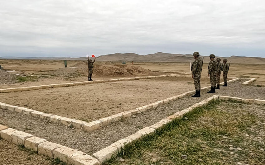 Hərbi vəzifəlilərlə praktiki məşğələlər keçirilir -