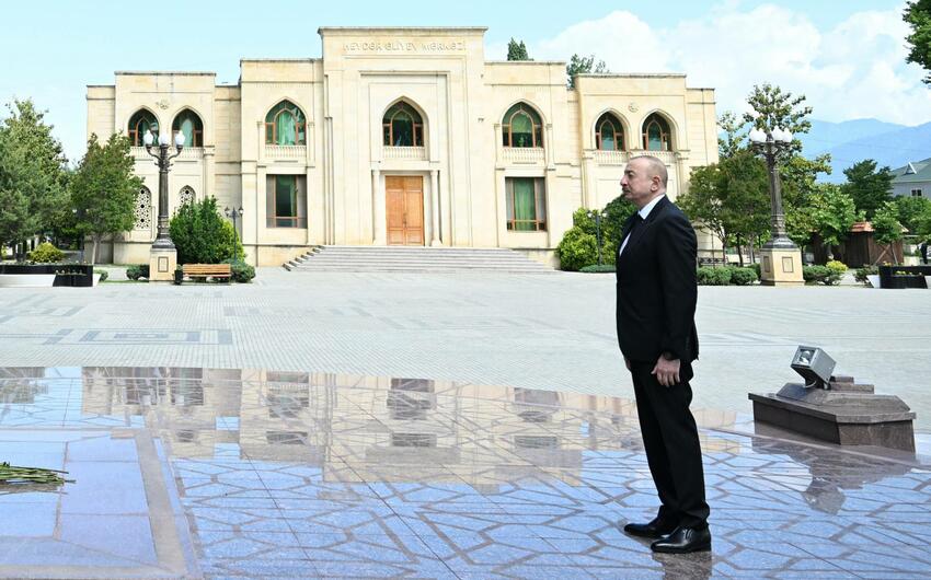 Prezident İlham Əliyev Ulu Öndərin  İsmayıllıda ucaldılmış abidəsini ziyarət etdi
