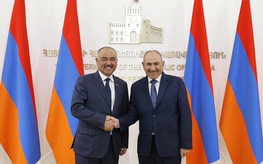 Nikol Paşinyan Qırğızıstan parlamentinin spikerini qəbul etdi