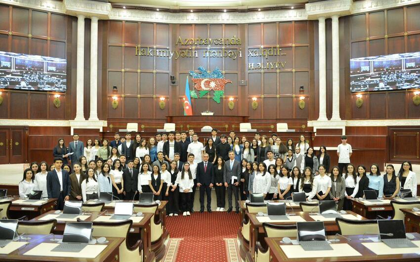Qarabağ Universitetinin tələbələri Milli Məclisdə oldular