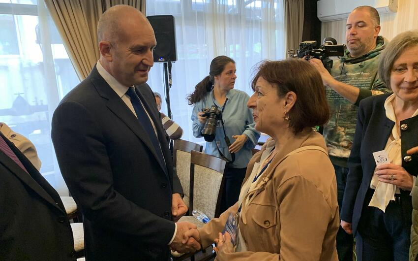 Bolqarıstan Prezidentinə Azərbaycan haqqında kitab hədiyyə edildi -