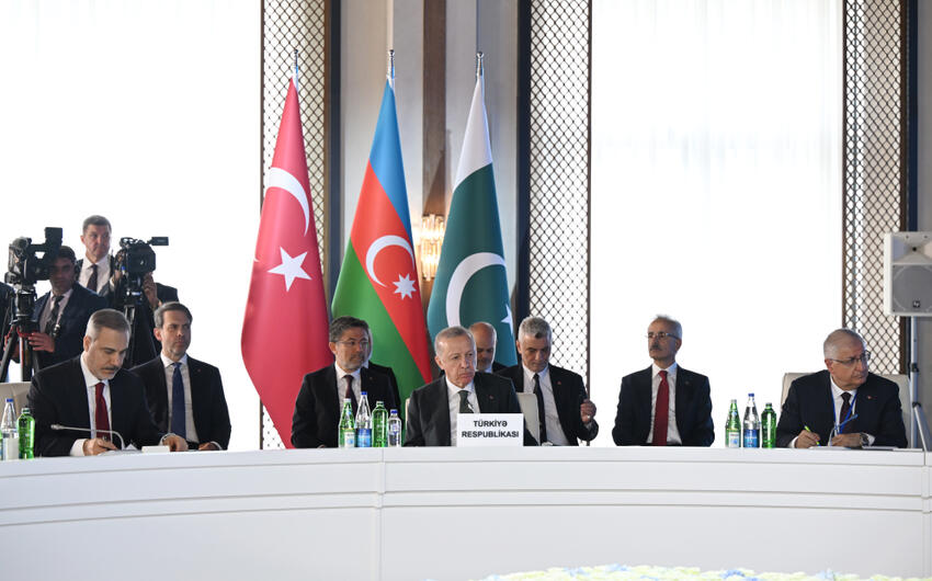Ərdoğan Laçında Səməd Vurğunun "Azərbaycan" şeirini oxudu