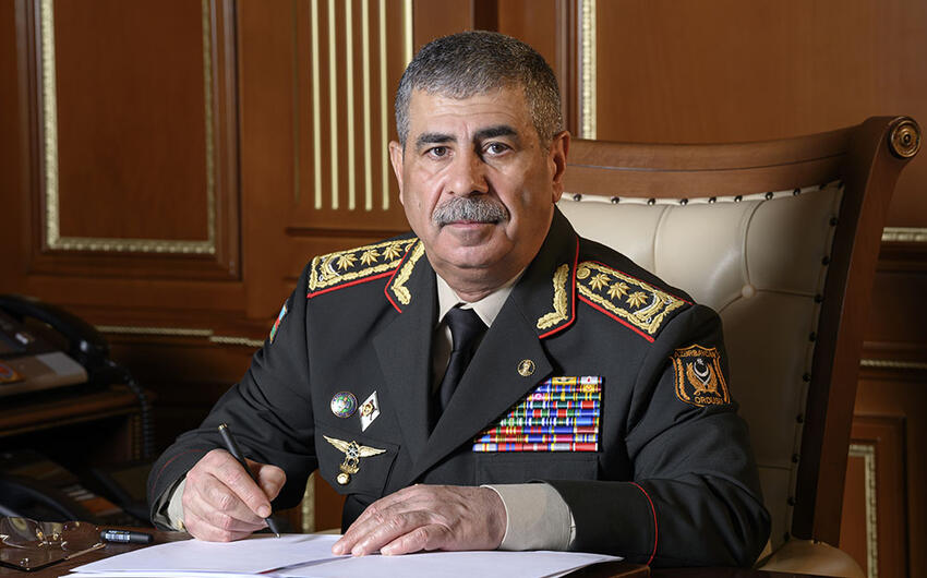 Zakir Həsənov Ordunun şəxsi heyətini təbrik etdi
