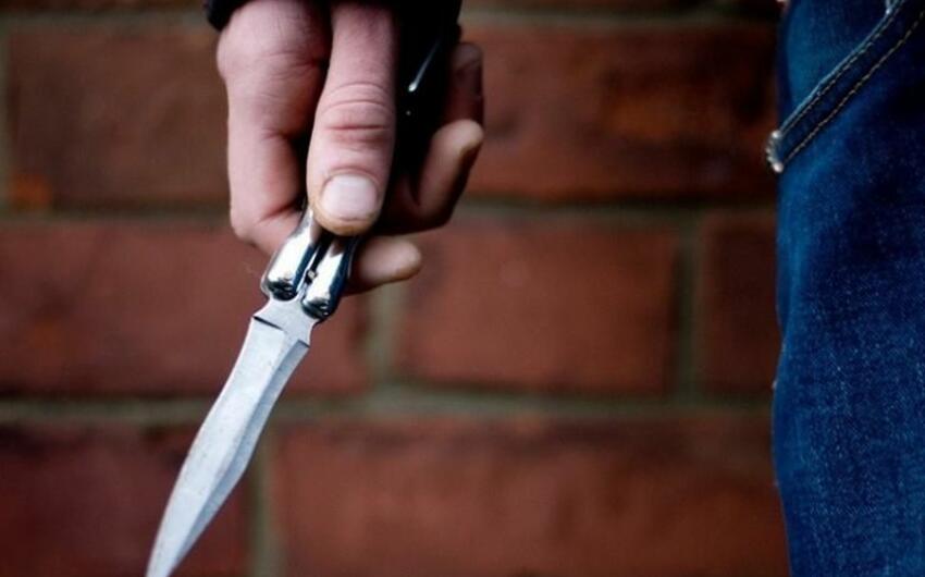 TƏBİB: Bıçaqlanan tələbə əməliyyatdadır, vəziyyəti ağırdır -