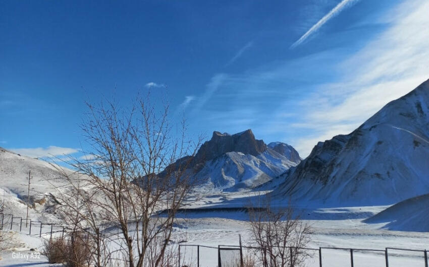 Şahdağa qar yağır -