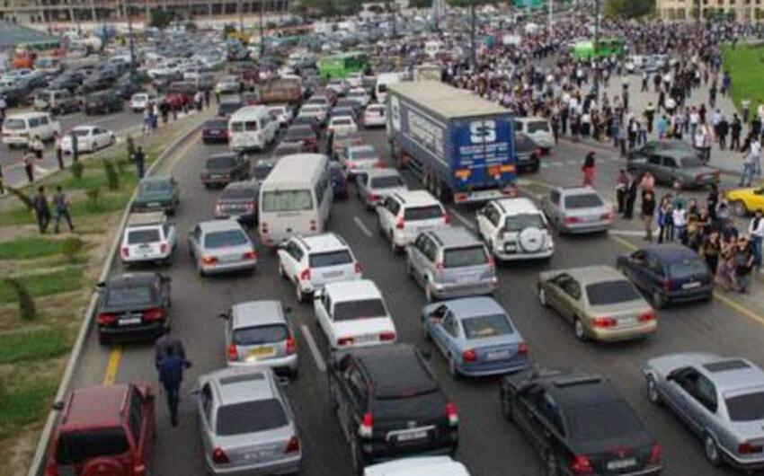 Bakının bu küçələrində sıxlıq var -