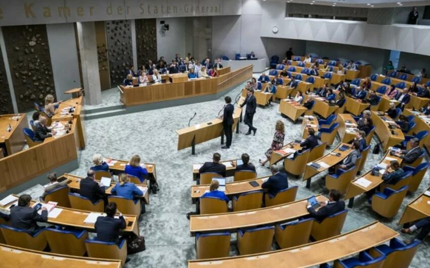 Niderland parlamenti növbədənkənar seçkiyə gedir