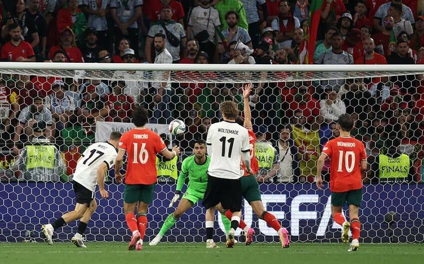 Millətlər Liqası: Ronaldu Portuqaliyanı finala çıxardı -