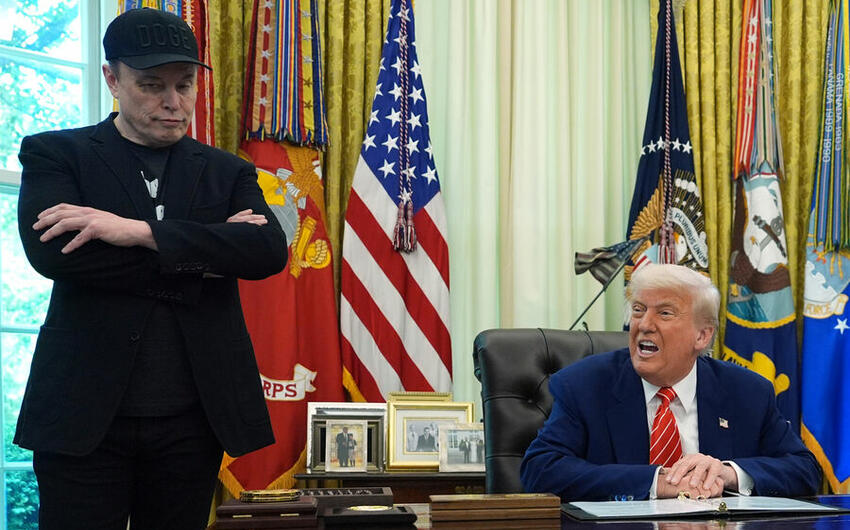 Ağ Ev rəsmisi: Mask narkotikə aludədir və "daşlaşmış Nosferatu"ya oxşayır