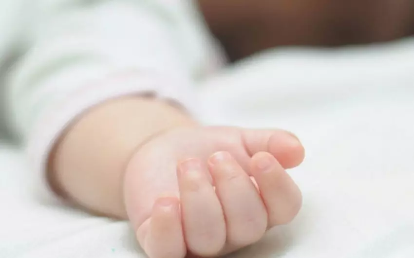 TƏBİB: 2 yaşlı uşaq pnevmoniyadan ölüb -