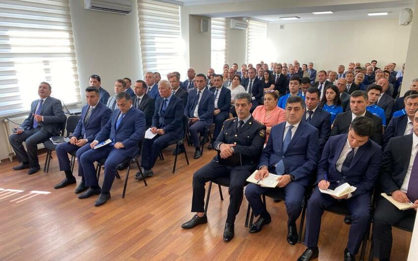 Eldar Əzizov müşavirə keçirdi