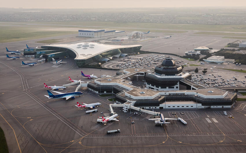 Ermənistan vətəndaşlarının olduğu təyyarə Bakıya endi