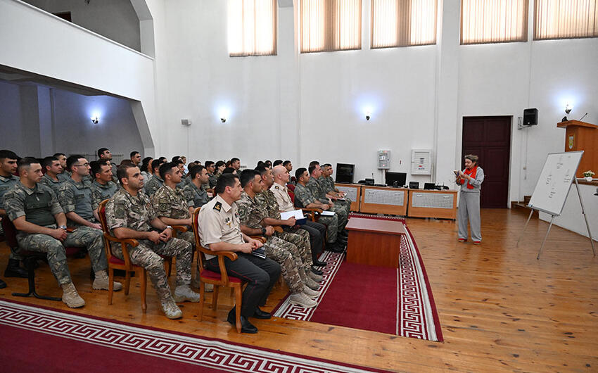 Azərbaycan Ordusunda psixoloqlarla növbəti dəfə təlim keçirildi