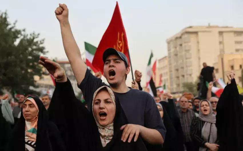 İranda 700 nəfər həbs, 3 nəfər edam edildi