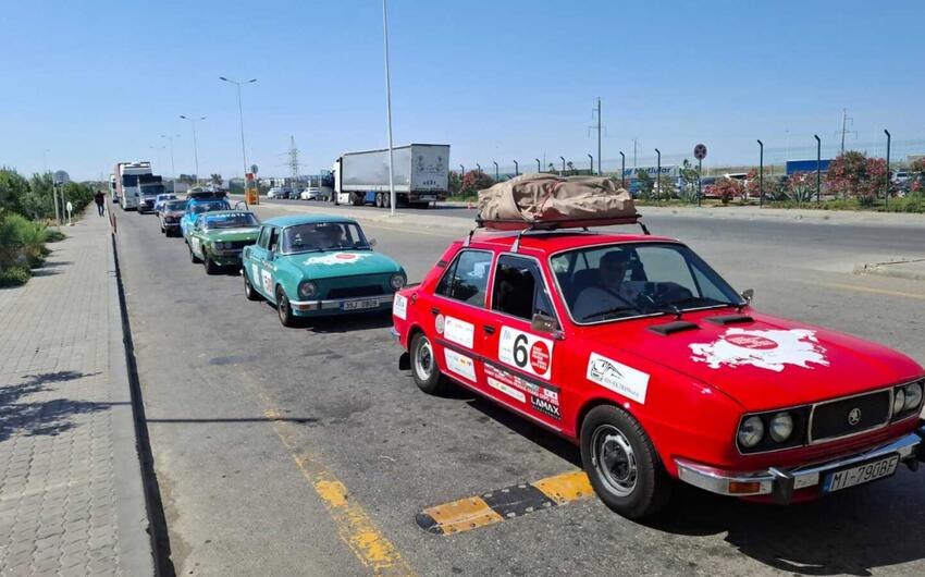 "Azərbaycan" gəmi-bərəsi ilə çex və yapon avtomobillərindən ibarət karvan Qazaxıstana çatdırıldı